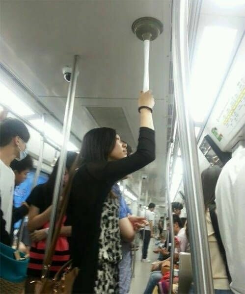 Прикольные фото  пассажиров из метро разных городов мира