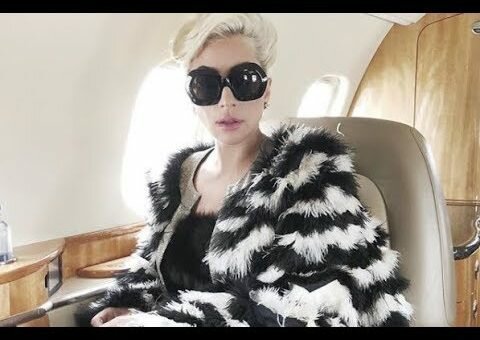Леди Гага возмутила фанатов эпатажным нарядом