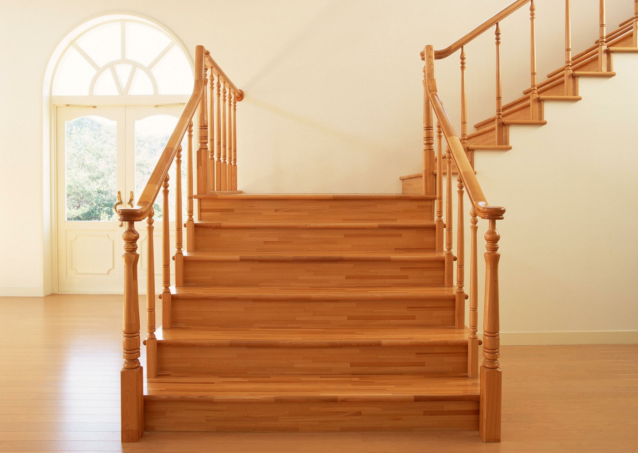 Лестницы из дерева: особенности, виды конструкций