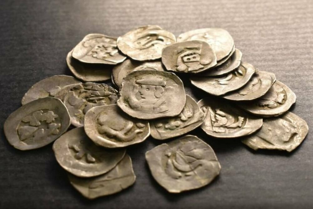 В Словакии турист нашел 700-летний клад серебряных монет